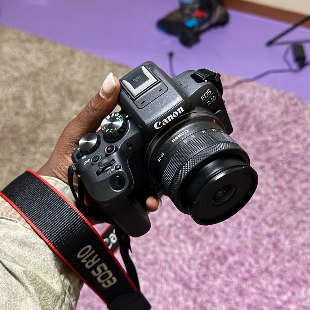 Canon Black Mirrorless Digital Camera with Ergonomic Grip